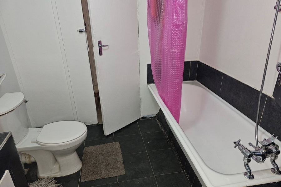 6 Bedroom Property for Sale in Woodstock Western Cape
